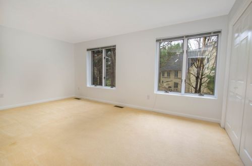 77 Dorchester Way, Nashua NH 03064-8121 exterior