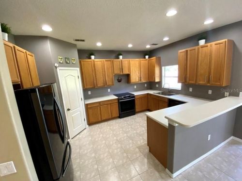 1914 Oswego Dr, Tarpon Springs, FL 34691-7858