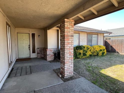 1063 Locust Ave, Manteca, CA 95337-6862