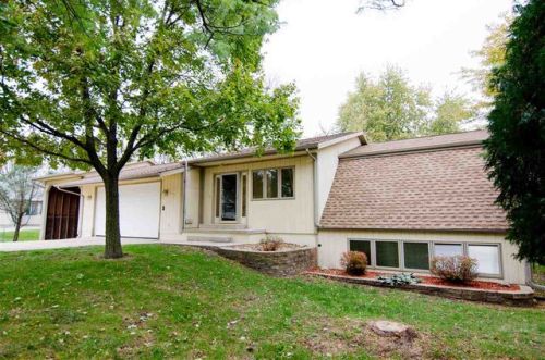 1406 Oakcrest Dr, Waterloo, IA 50701-1750
