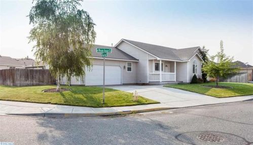2443 Rhode Is Ct, Kennewick WA  99336-7951 exterior