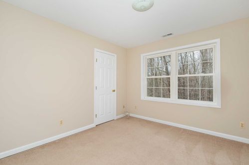 17 Windsor Ct, Poughkeepsie NY  12601-1116 exterior