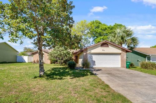 871 Village Lake Dr, Deland, FL 32724-2553