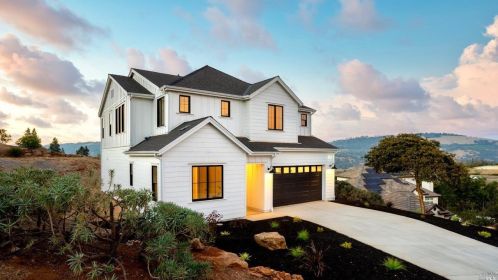 2247 Newgate Ct, Santa Rosa, CA 95404-7665