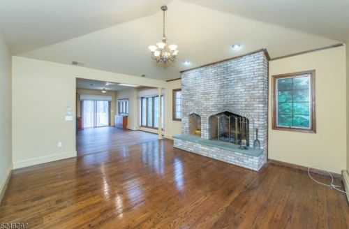 5 Round Hill Ter, Kinnelon NJ  07405-3217 exterior