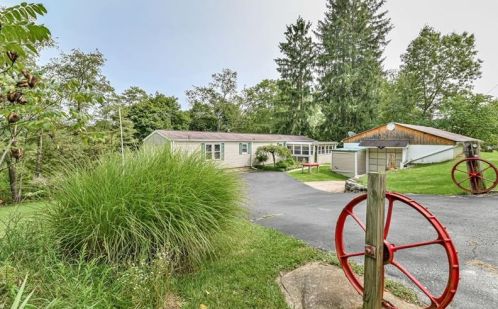 5512 Lakeside Dr, Gibsonia, PA 15044-9256