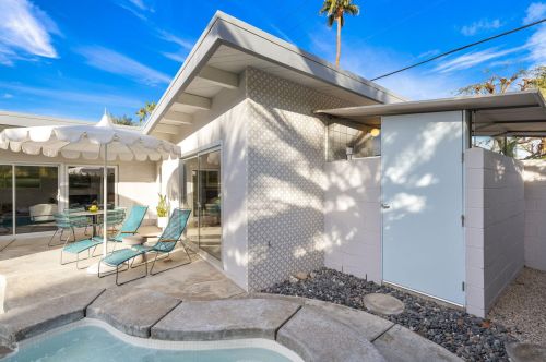 610 Hermosa Dr, Palm Springs CA  92262-6112 exterior