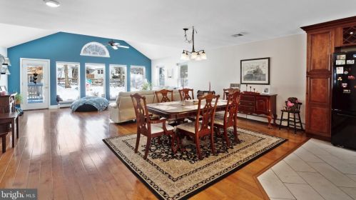 51 Pinetree Dr, Norristown, PA 19403-2048
