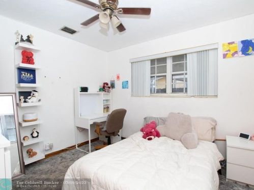 934 72nd St, Hialeah FL  33014-5226 exterior