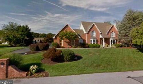 4 Charisma Dr, Camp Hill, PA 17011-1004