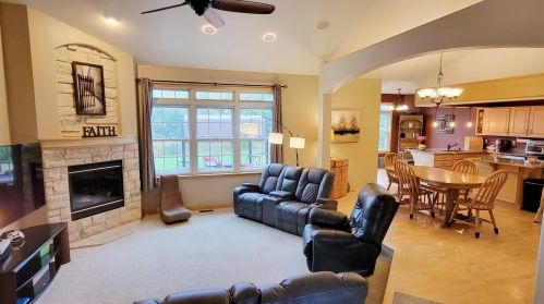 147 Gaul Rd, Dousman, WI 53118-8845