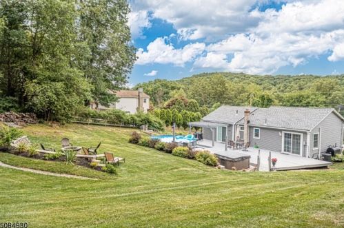 59 Layton Rd, Wantage NJ  07461-1807 exterior