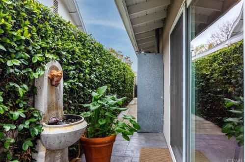 3571 Julian Ave, Long Beach CA  90808-3111 exterior