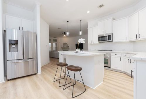 2022 Sunny Trail Dr, Georgetown TX  78626-7072 exterior