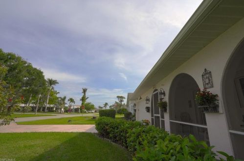 690 100th Ave, Naples, FL 34108-2238