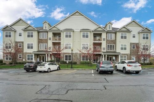 836 Tower Ridge Cir, Middletown, NY 10941-2612