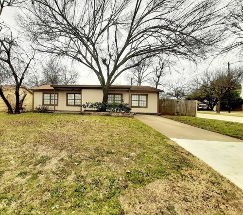 1015 Blanco Dr, Euless TX  76039-3267 exterior