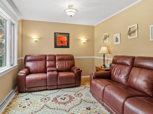 1410 Whitewater Dr, Manitowoc WI 54220-9437 exterior