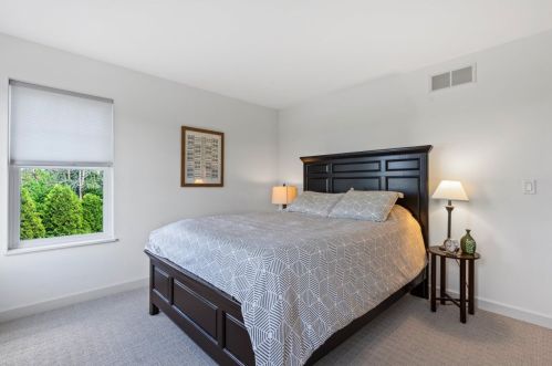 1465 Glen Oaks Ln, Thiensville WI  53092-2954 exterior