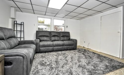 408 Cottonwood Dr, Noblestown PA  15071-1114 exterior