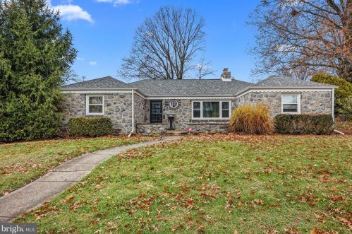 1005 Spruce St, Pottstown, PA 19464-3943