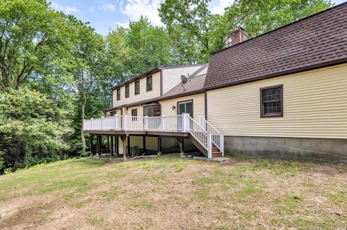 8 Captains Watch, Huntington CT  06484-5914 exterior