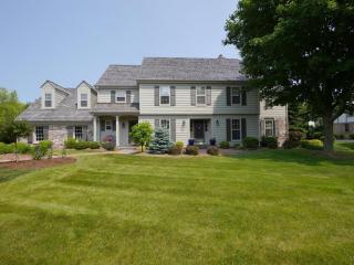10426 Haddonstone Pl, Thiensville, WI 53092-5900
