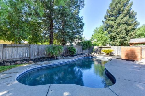 9262 Mapleview Way, Elk Grove CA  95758-5007 exterior