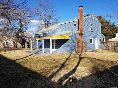 50 Bark Ave, Central Islip, NY 11722-4010