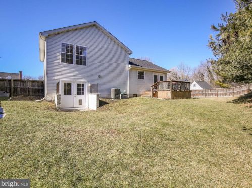 201 Vista Ct, Charles Town, WV 25414-3803