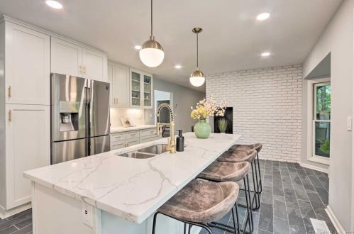 8 Tulip Tree Ln, Norwalk CT  06851-1409 exterior