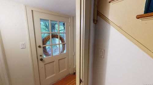265 Old Mill Rd, Valley Cottage, NY 10989-1512