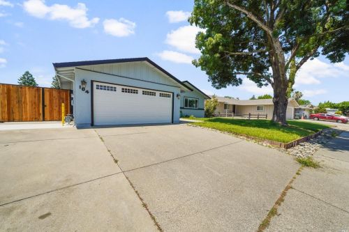 104 Clark Way, Vacaville CA  95687-6407 exterior
