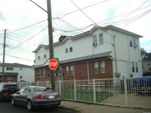 160-05 Claude Ave, Jamaica, NY 11433-3810