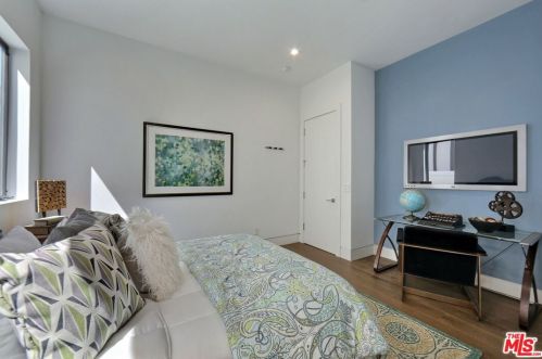 5128 Noble Ave, Van Nuys CA  91403-1376 exterior