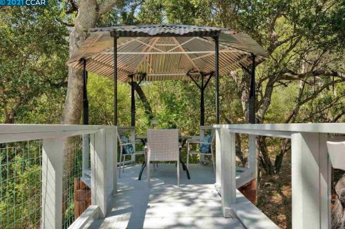 24 Tarabrook Dr, Orinda CA  94563-3121 exterior