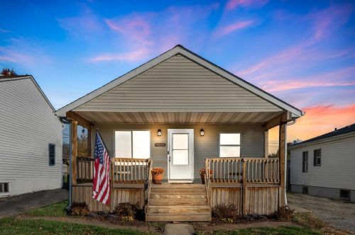 1220 37th Pl, Hobart, IN 46342-2017
