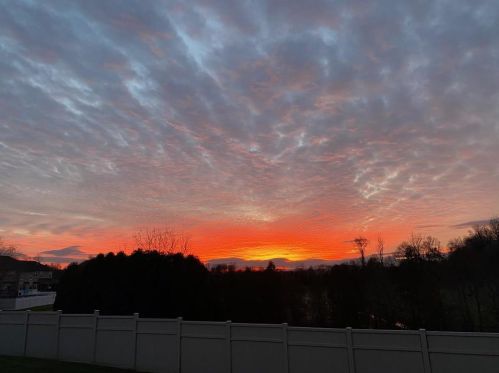 1690 Wagon Wheel Dr, Easton PA  18040-8273 exterior