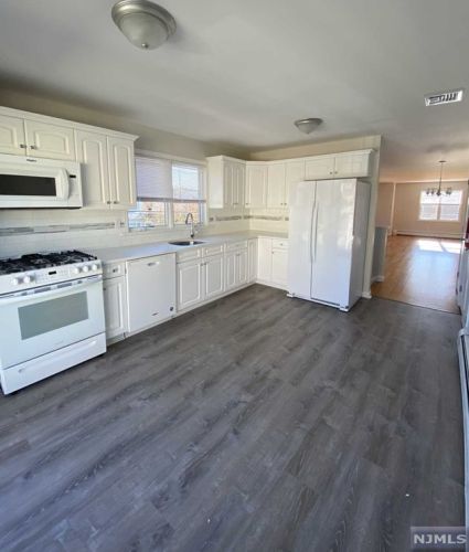 501 2nd St, Palisades Park NJ  07650-1874 exterior