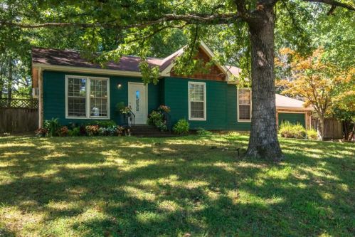 308 Bluebird Ln, Dickson, TN 37055-2302