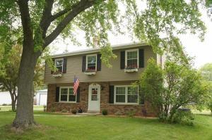 243 Colonial Pkwy, Saukville, WI 53080-2535