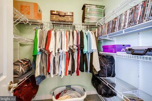 9517 Moonen Bay Ln, Bristow VA  20136-3515 exterior