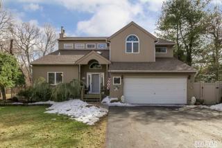 3 Wood Duck Ct, Smithtown, NY 11787-3620