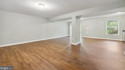 11831 Parliament Dr, Woodbridge VA  22192-1006 exterior