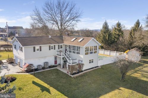 2221 Swamp Pike, Gilbertsville PA  19525-9654 exterior