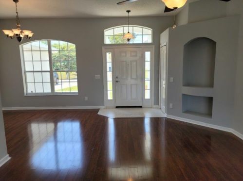 1041 Abingdon Ave, Fort Pierce FL  34953-2804 exterior