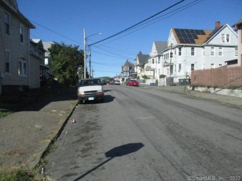 939 Noble Ave, Bridgeport CT 06608-1057 exterior