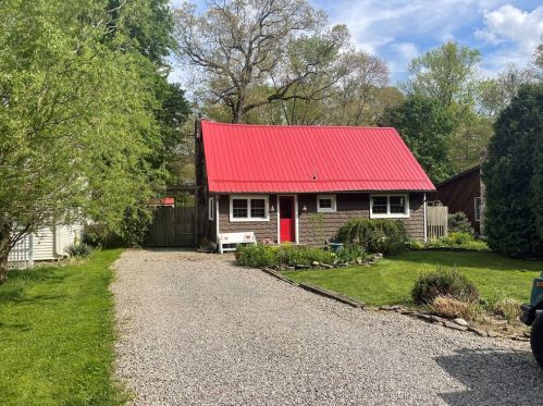 163 Mohawk Trl, Slippery Rock, PA 16057-3621
