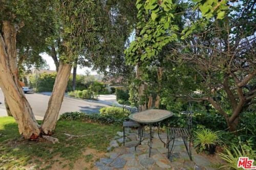 3527 Alana Dr, Van Nuys, CA 91403-4708
