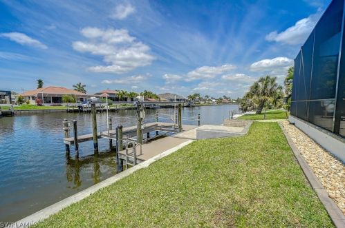 5240 20 Ave, Cape Coral FL  33990-4815 exterior